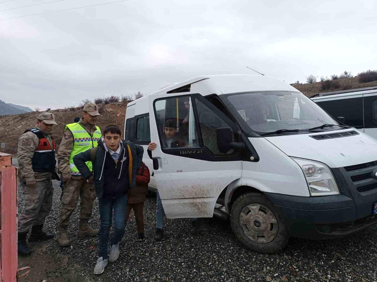 Batman\'da okullar açıldı: Taşımacılık yapan servisler denetleniyor