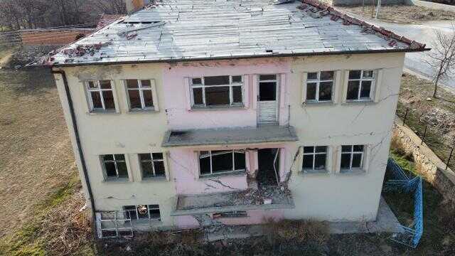 Burası deprem bölgesi değil! 11 yıl önce ortaya çıkan topraktaki yüzey kırıkları, iki mahalleyi yutmak üzere Burası deprem bölgesi değil! 11 yıl önce ortaya çıkan topraktaki yüzey kırıkları, iki mahalleyi yutmak üzere