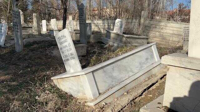 Burası deprem bölgesi değil! 11 yıl önce ortaya çıkan topraktaki yüzey kırıkları, iki mahalleyi yutmak üzere Burası deprem bölgesi değil! 11 yıl önce ortaya çıkan topraktaki yüzey kırıkları, iki mahalleyi yutmak üzere
