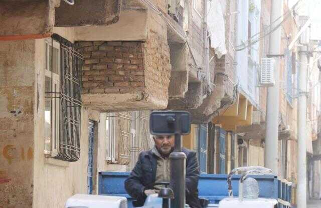 Çoğu 1980'lerde ateş tuğla ile yapılan evler depremde ayakta kaldı