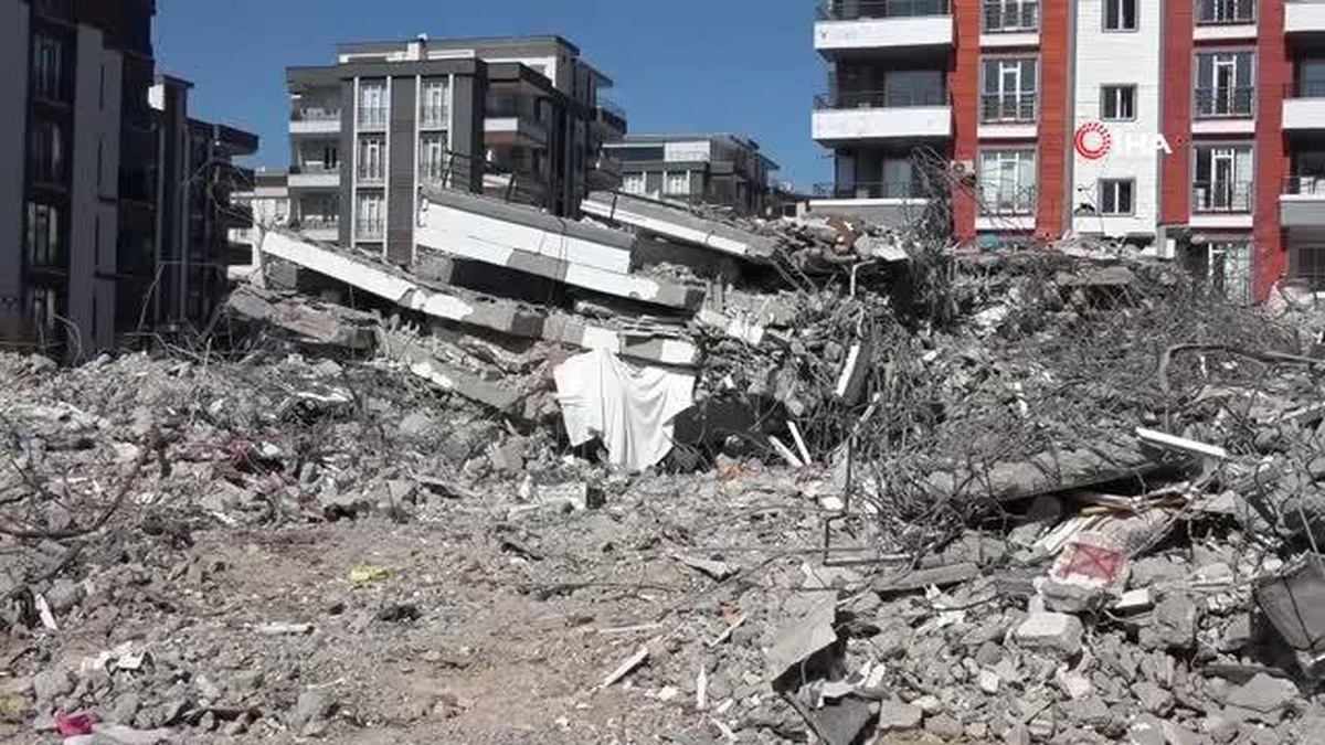 Çok sayıda kişinin öldüğü sitenin müteahhitti tutuklandı