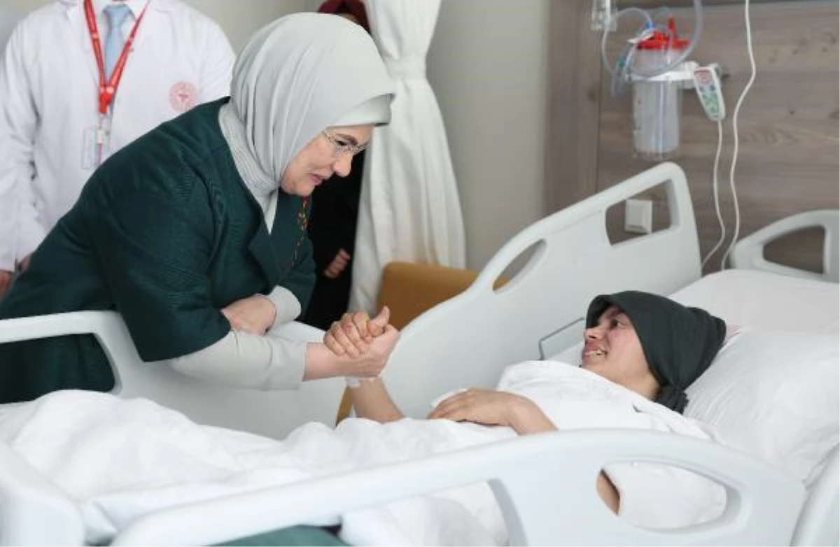 Cumhurbaşkanı Erdoğan, Aleyna\'yı hastanede ziyaret etti (2)