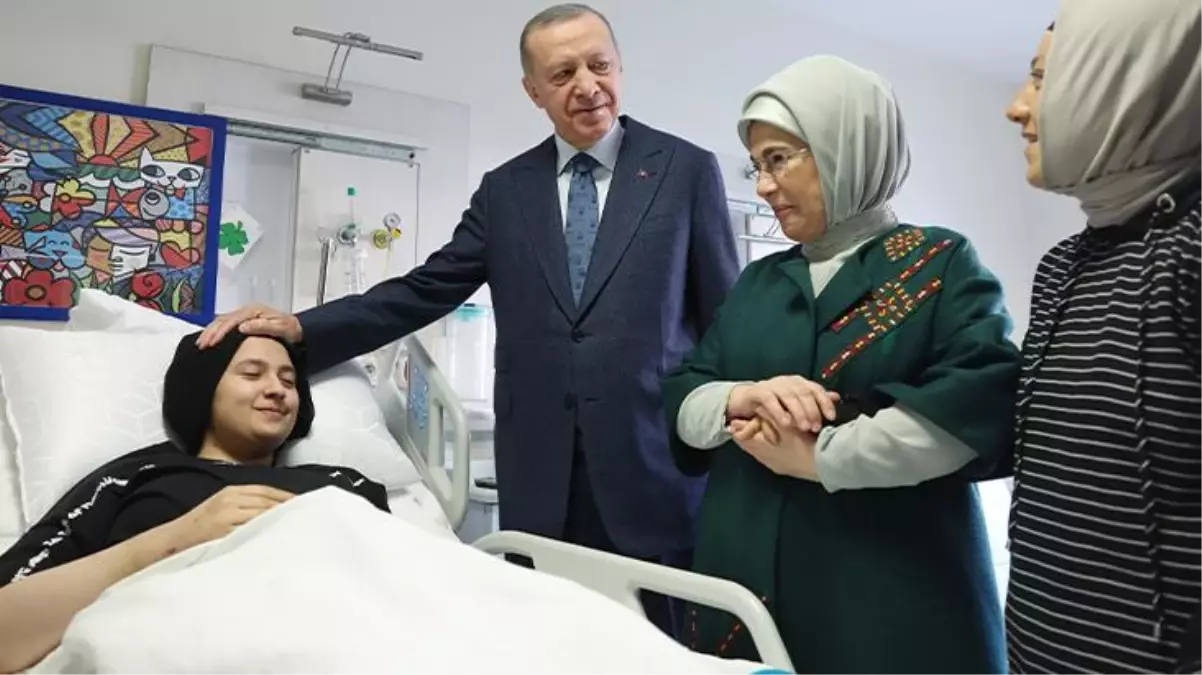 Cumhurbaşkanı Erdoğan, enkazdan 248. saatte kurtarılan Aleyna\'yı hastanede ziyaret etti