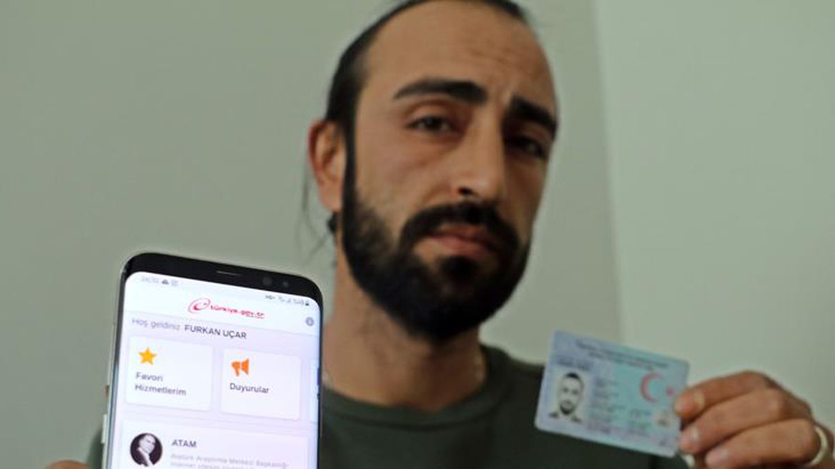 Depremde ailesini kaybedip kayıtlara ölü olarak geçen acılı babanın sisteme yeniden kaydı geçildi