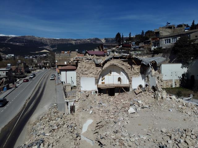 Depremler 500 yıllık Tarihi Maraş Çarşısı'nı da vurdu! Taş ve ahşap iş yerleri çöktü