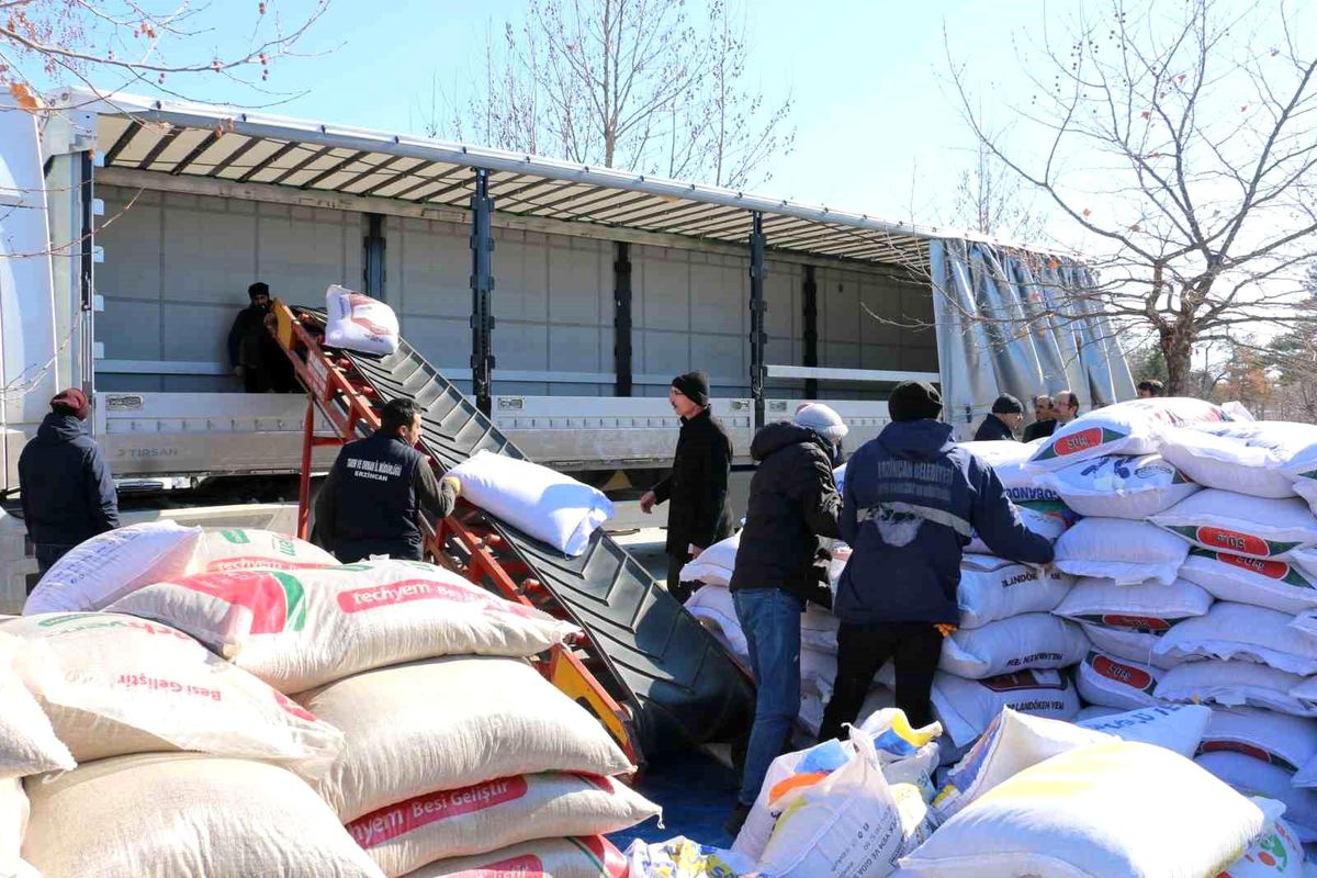 Erzincan\'dan deprem bölgesine yardımlar devam ediyor