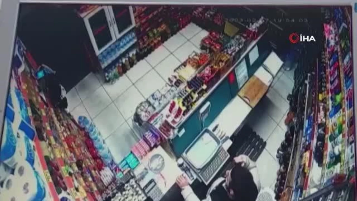 Fatih\'te bakkal dükkanına tüplü saldırı kamerada