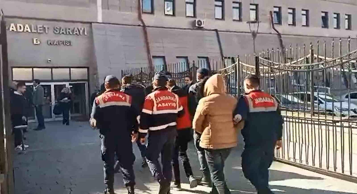 Hırsızlık şüphelisi 3 kişi tutuklandı