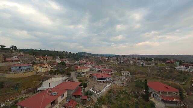 Kahramanmaraş'ta depremde oluşan yarık Çiğli Mahallesi'ni ikiye böldü Kahramanmaraş'ta depremde oluşan yarık Çiğli Mahallesi'ni ikiye böldü