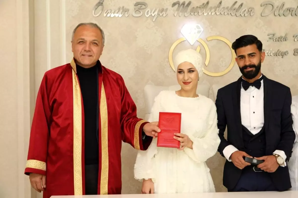 Kahramanmaraşlı depremzede gençlerin nikahı Amasya\'da kıyıldı