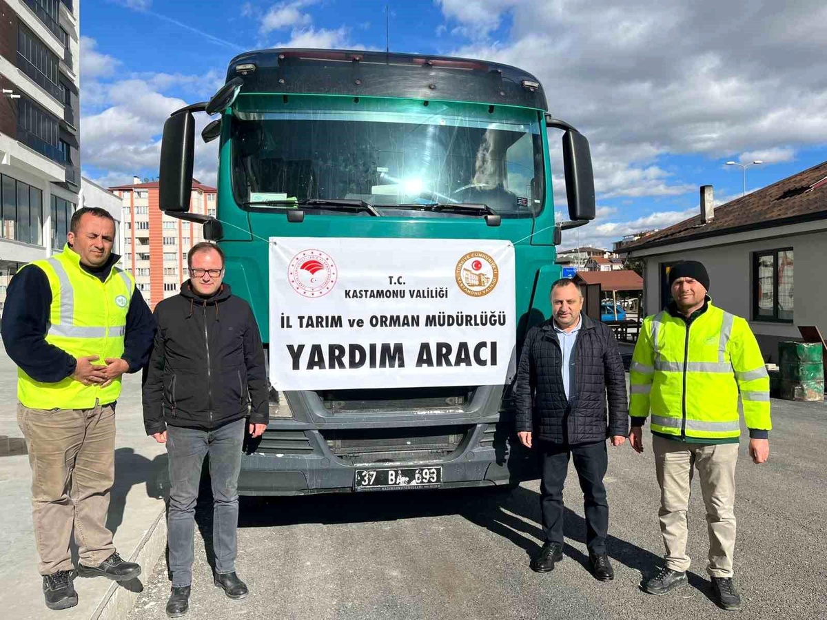 Kastamonu\'dan deprem bölgesindeki hayvancılara yem yardımı