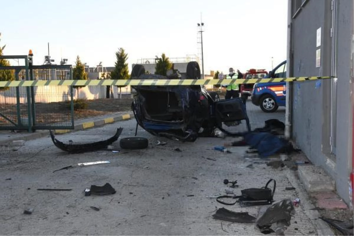 Otomobil arıtma tesisi duvarına çarptı, sürücü öldü