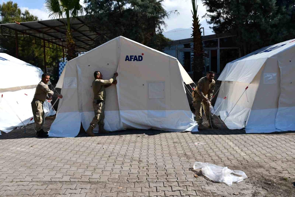 Payas\'ta depremzedeler için kurulan çadır sayısı 580\'e ulaştı