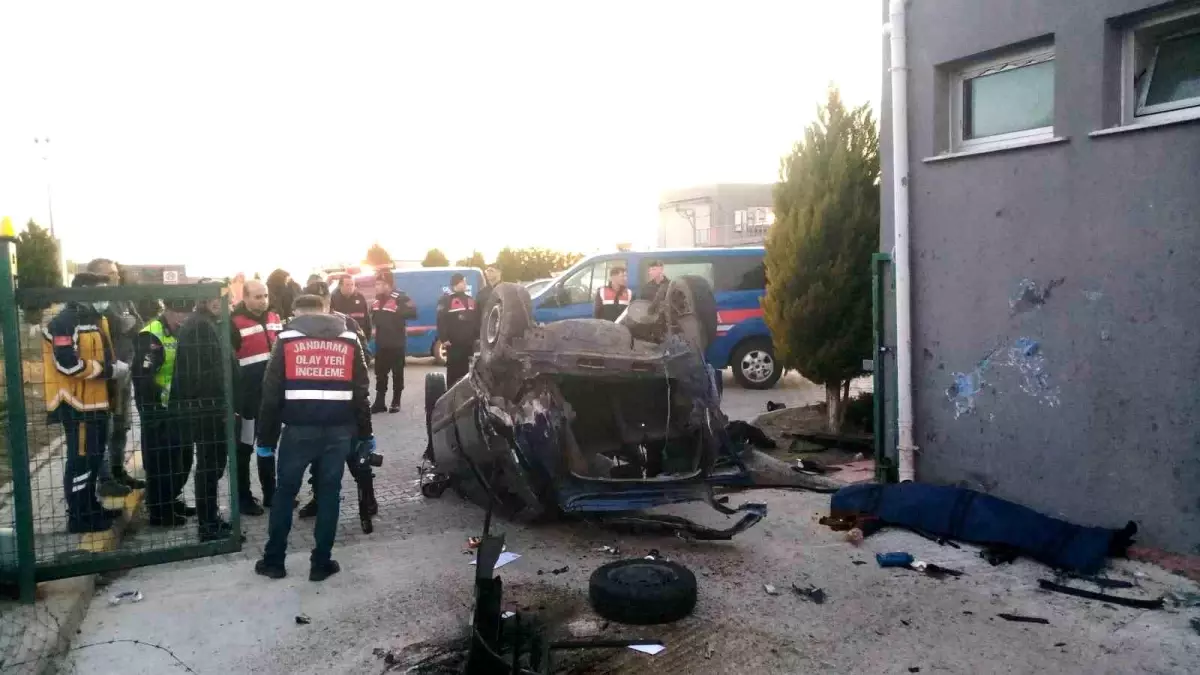 Tekirdağ\'da taklalar atan otomobil fabrikanın bahçesine daldı: 1 ölü
