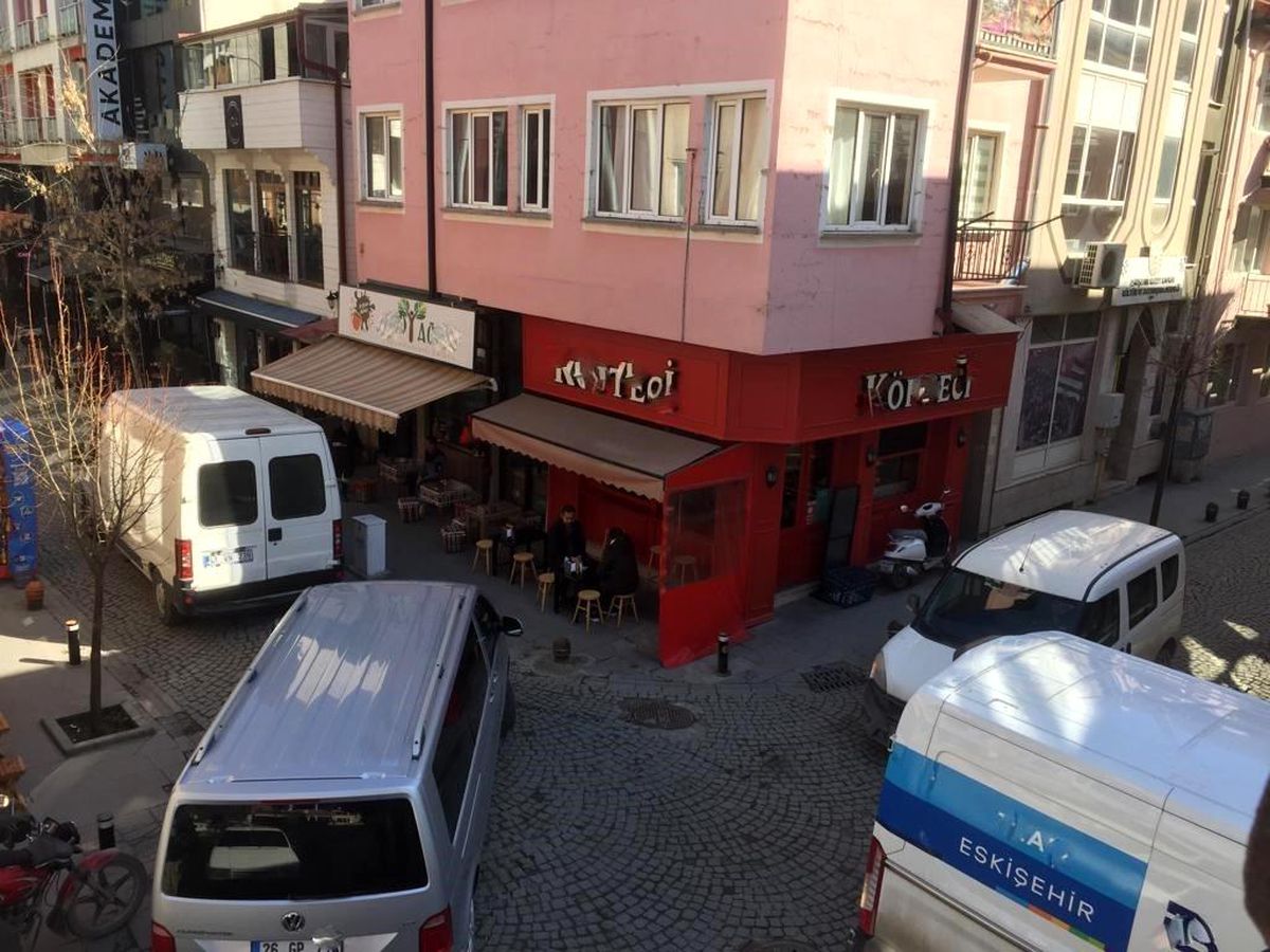 Trafik sıkışınca hem sürücüler hem de sokak sakinleri gerildi