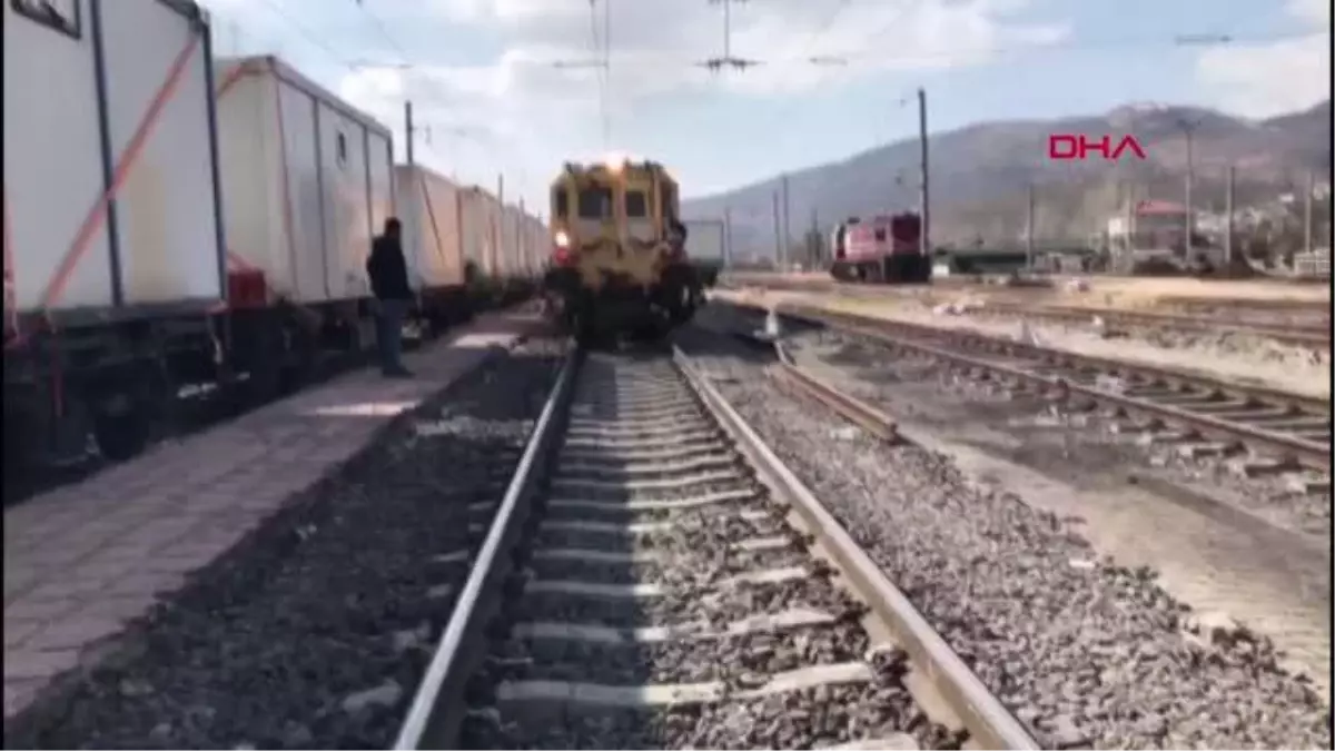 ANKARA : TCDD DEPREM BÖLGESİNDE HASAR GÖREN TREN RAYLARINI ONARIM ÇALIŞMALARINI TAMAMLIYOR