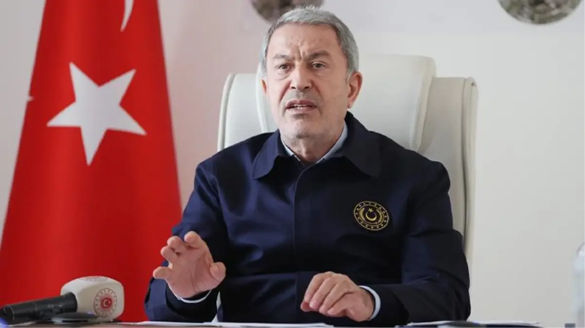 Bakan Akar: Deprem nedeniyle 100 arkadaşımızı kaybettik, 2 askerimize daha ulaşılamadı