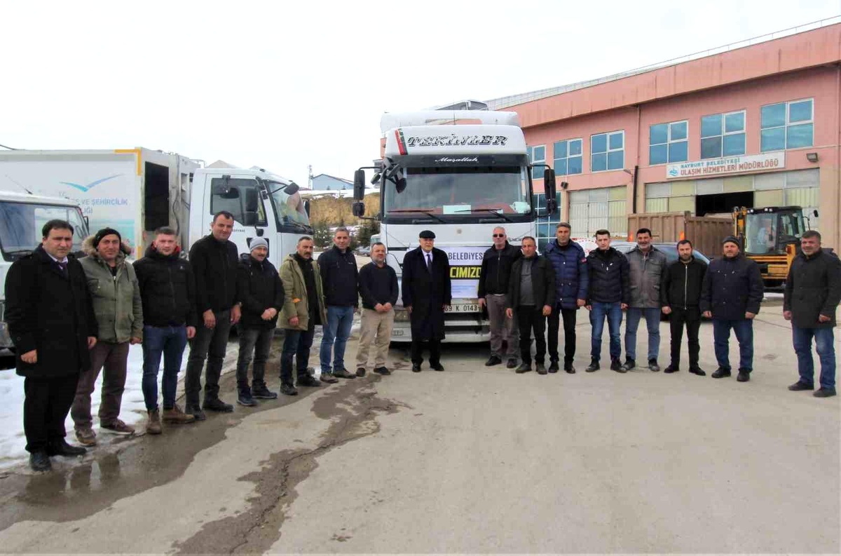 Bayburt\'tan deprem bölgesine yardımlar sürüyor