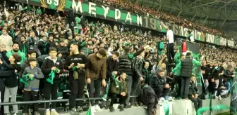 Deprem saatine denk gelen dakikada atkılar sahaya atıldı