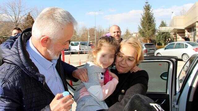 Depremde 2 çocuğunu kaybeden anne, hayatta kalan tek kızı ile hastanede buluştu! Miniğin ilk sözleri yürekleri yaktı