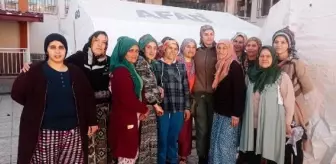 Depremde hayatını kaybeden kuzenini toprağa verip, yardım için bölgeye gitti