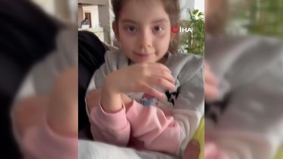 Enkaz altından çıkan kızına, 18 gün sonra kavuşan anne duygusal anlar yaşandı