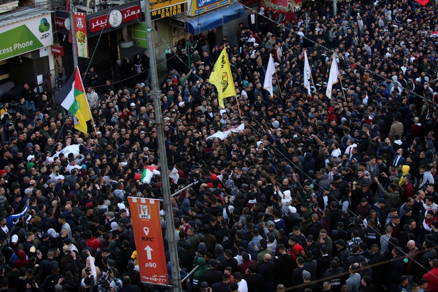 İsrail Baskınında Öldürülen 10 Filistinli İçin Cenaze Töreni Düzenlendi İsrail Baskınında Öldürülen 10 Filistinli İçin Cenaze Töreni Düzenlendi