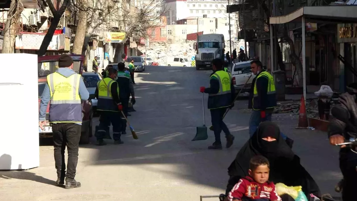 Kahramanmaraş'ta enkazlardan sonra sokaklar da temizleniyor