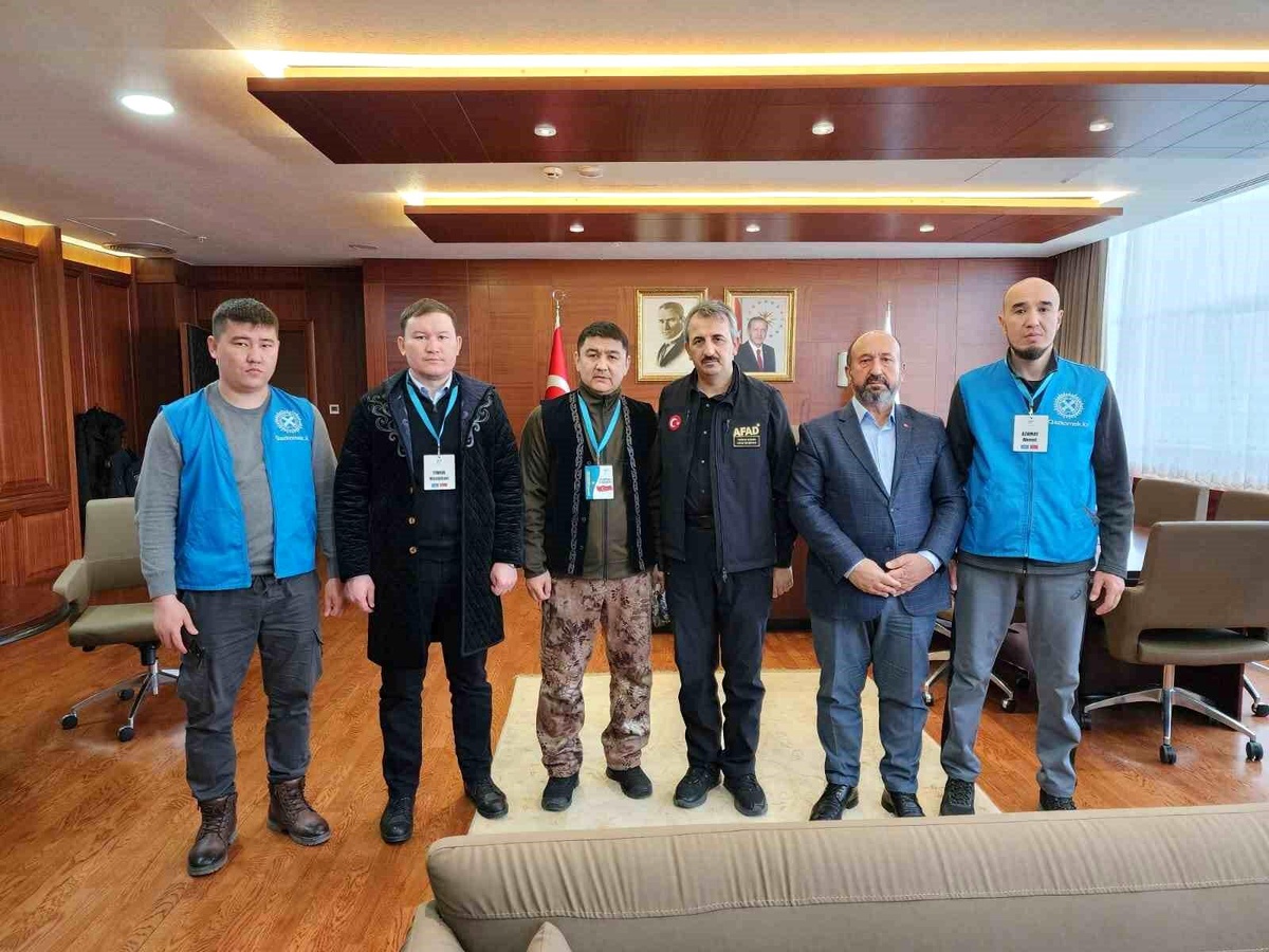Kazakistan Salih Nesil Vakfı\'ndan depremzedeler için 480 bin dolar yardım