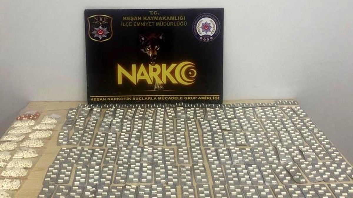 Keşan Otogarı\'nda çok sayıda sentetik ecza ile yakalandılar