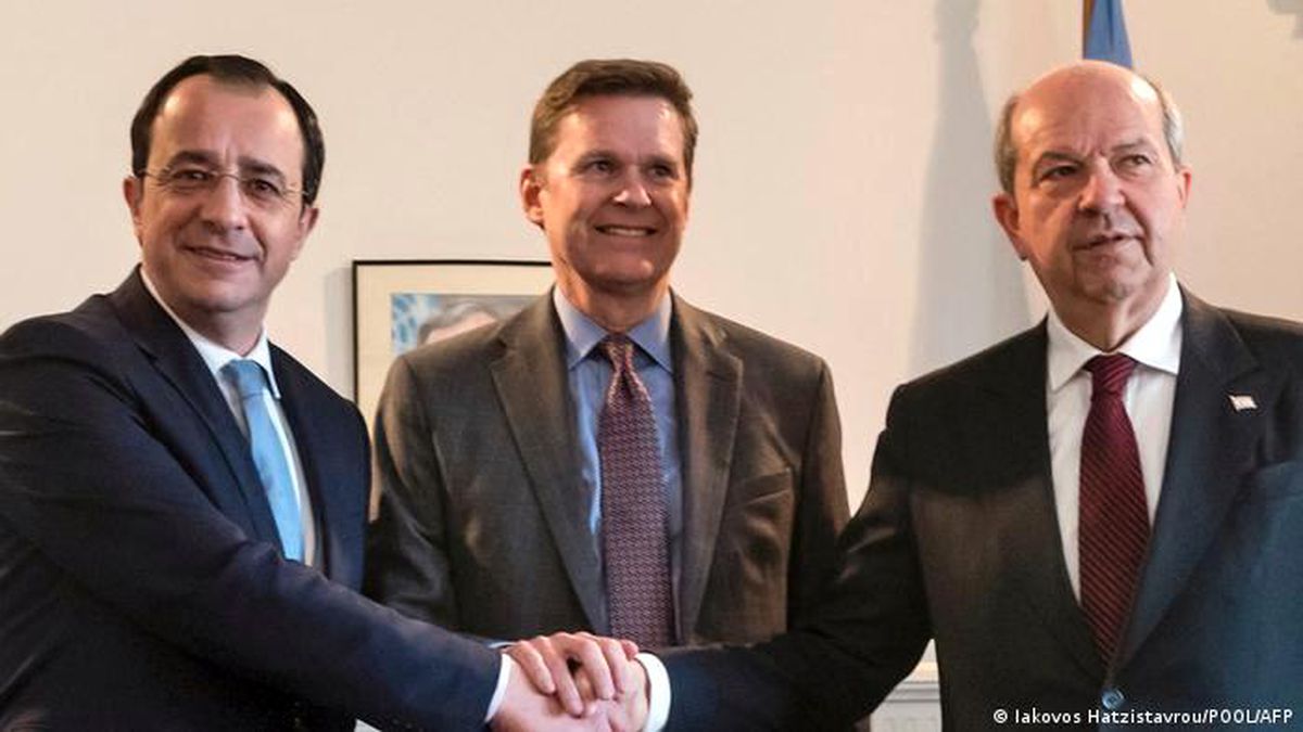 Kıbrıslı Rum ve Türk liderler Lefkoşa'da buluştu