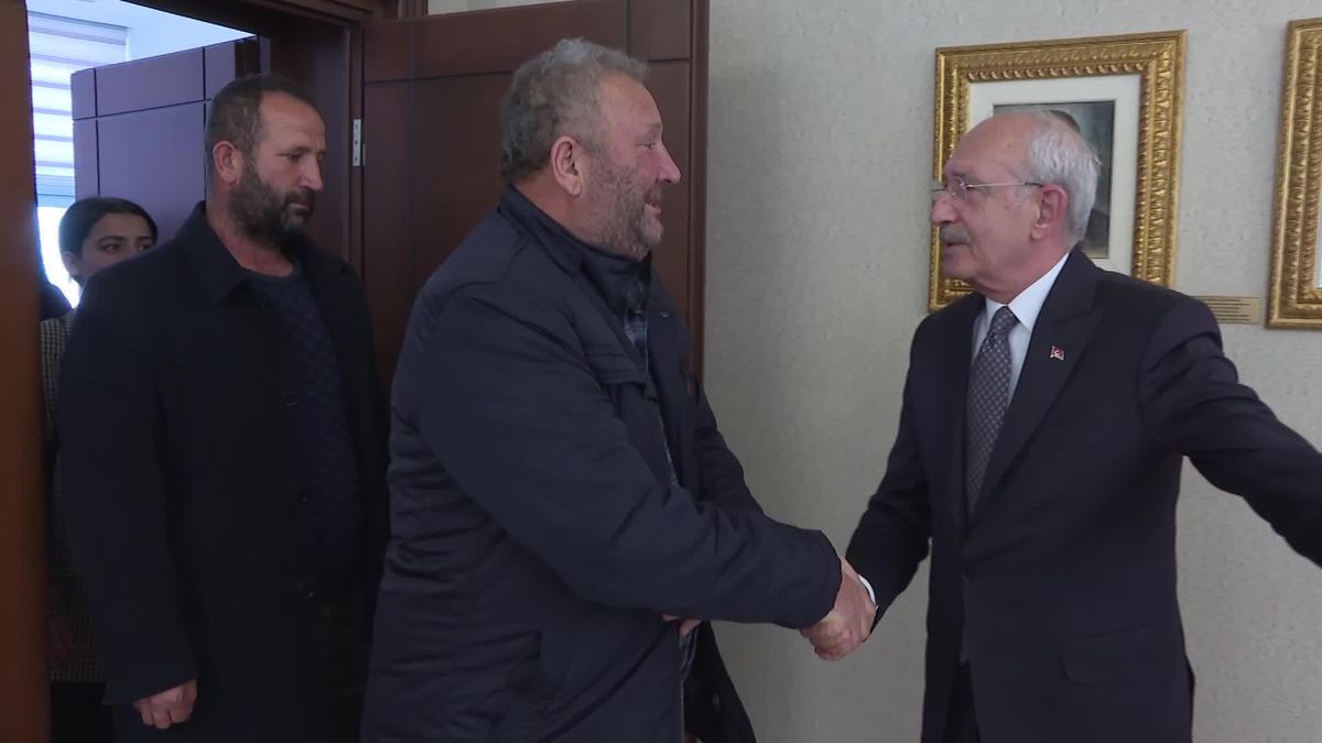Kılıçdaroğlu'nun Dinlediği Malatyalı Depremzede: 'Rahmetli Eşim Ev Aldık Diye Çok Seviniyordu.