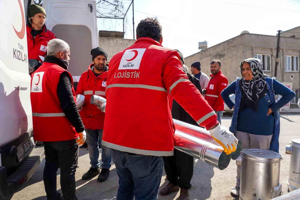 Kızılay\'ın 2 bin 300 personeli depremden doğrudan etkilendi