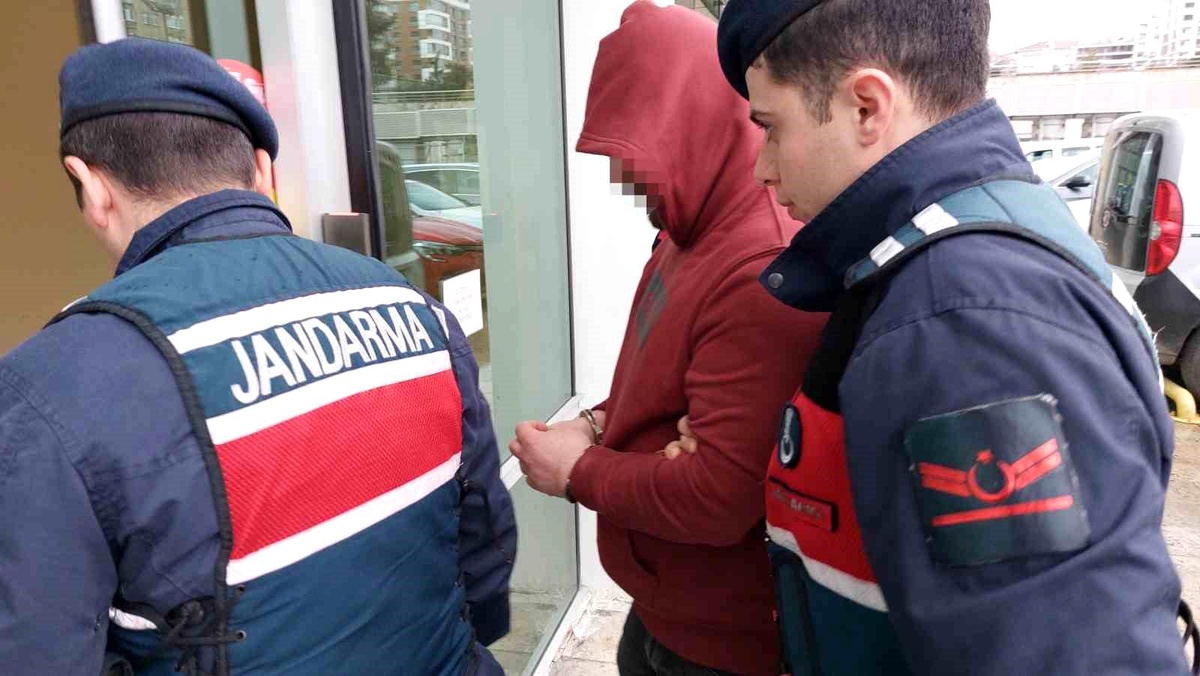 Jandarmadan uyuşturucu baskını: 1 kişi kokainle yakalandı