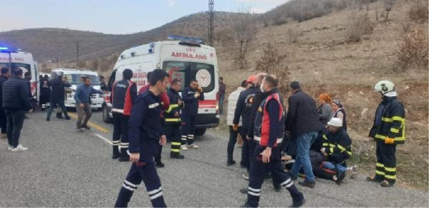 Mardin\'de öğrenci servisi şarampole yuvarlandı: 14 yaralı