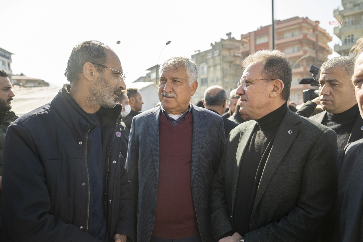 Mersin Büyükşehir Belediye Başkanı Seçer, CHP Lideri Kılıçdaroğlu ile Hatay\'da İncelemelerde Bulundu