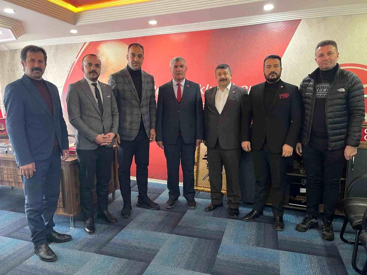 Oltu\'da MHP\'ye iki meclis üyesi