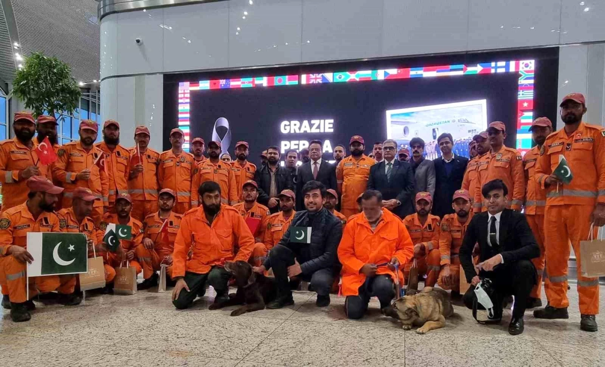 Pakistan arama kurtarma ekibi İstanbul\'dan tören ile uğurlandı