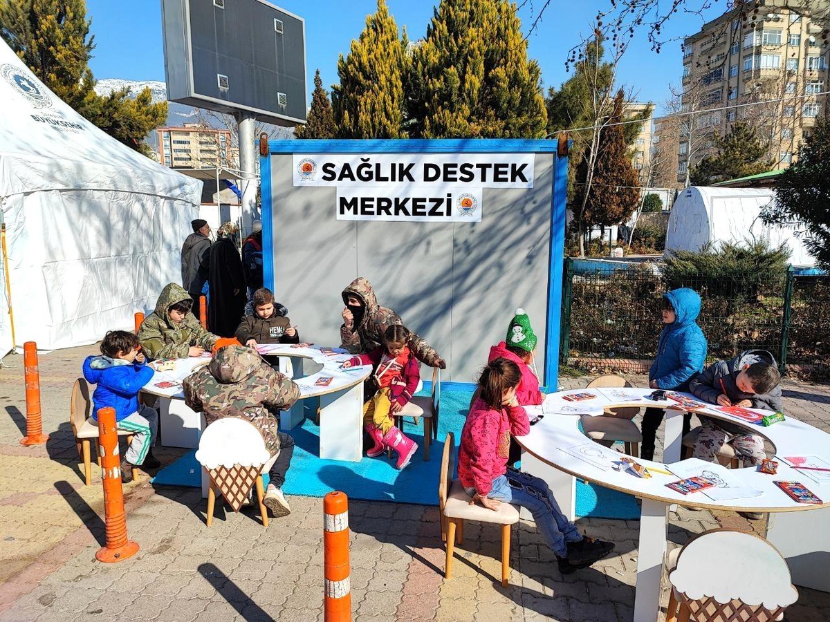 Samsun Büyükşehir Belediyesi afet bölgesinde "Çocuk Oyun Evi" kurdu