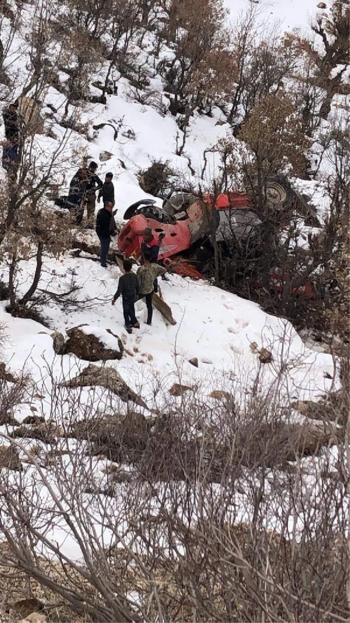 Siirt\'te şarampole devrilen iş makinesinin operatörü öldü