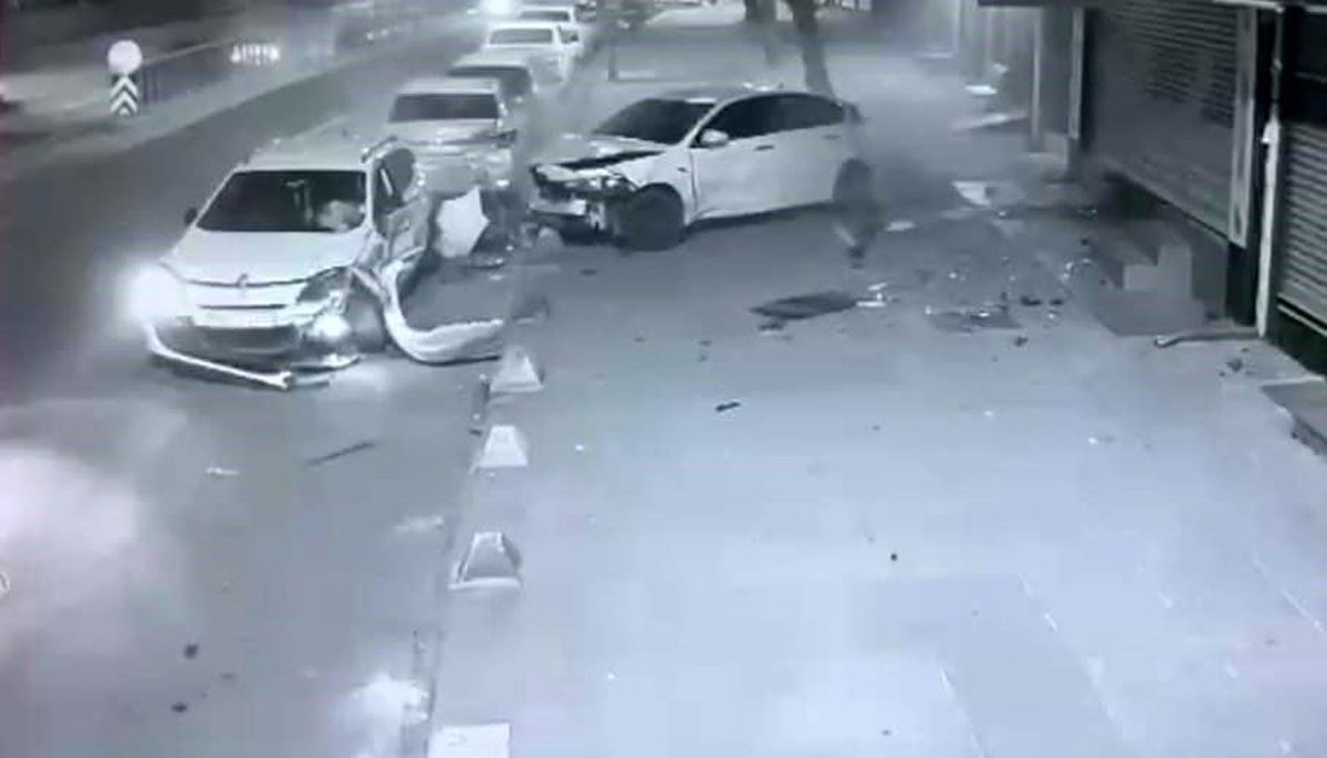 Sultangazi\'de çarptığı aracı kaldırıma fırlatıp onun yerine park etti