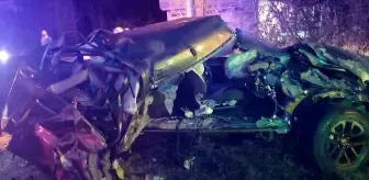 Alkollü sürücü hurdaya dönen otomobilden yaralı olarak kurtarıldı