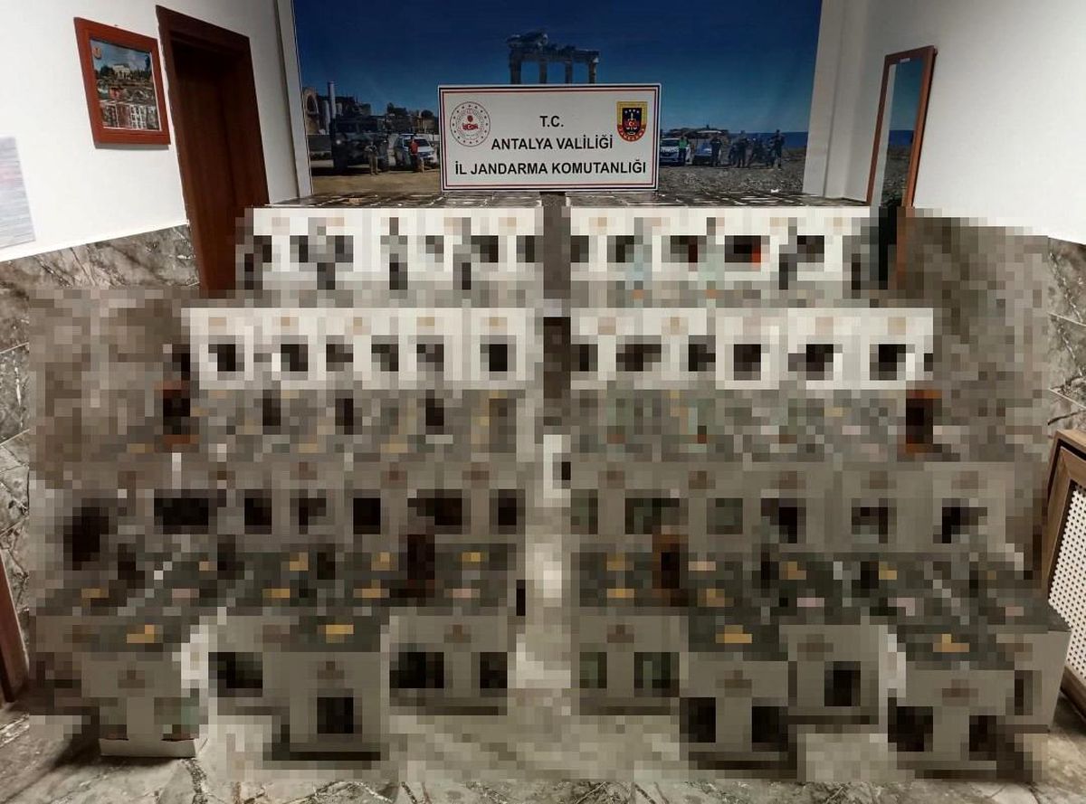 Antalya\'da 3 bin 48 şişe kaçak alkol ele geçirildi