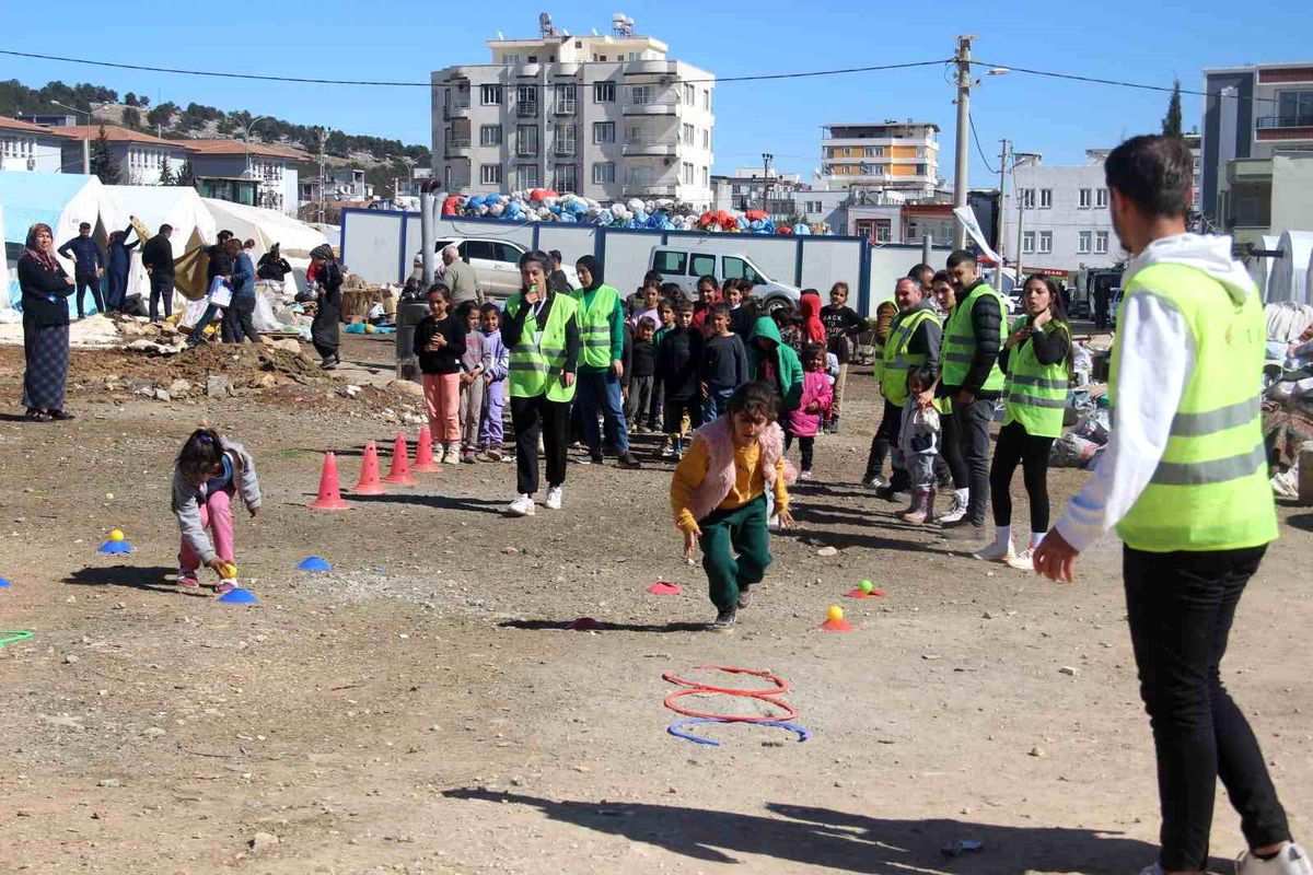 Aynı acıyı yaşayan yetişkin ve çocuklar sokak oyunlarında buluştu