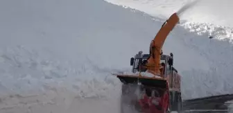 Çığ riski altında, karla zorlu mücadele