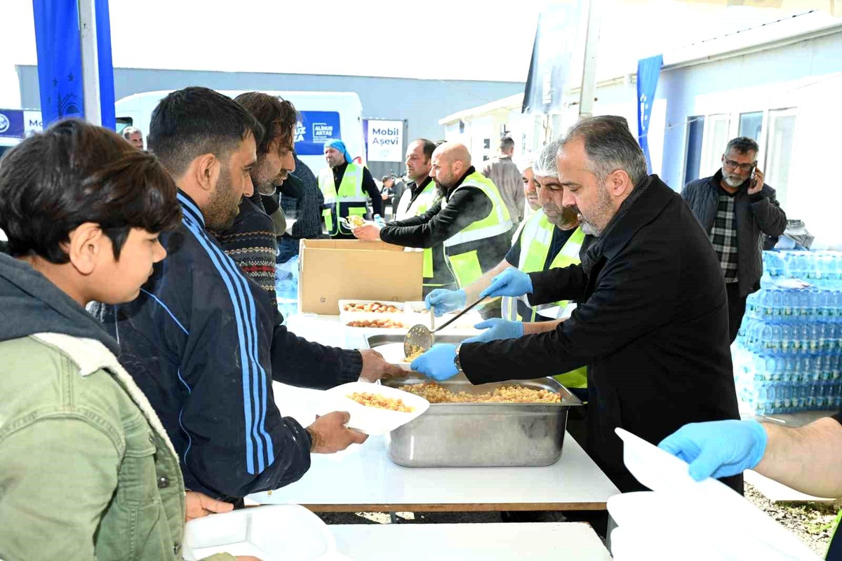 Deprem bölgesinde "çarklar durmasın" diye karavana Bursa\'dan