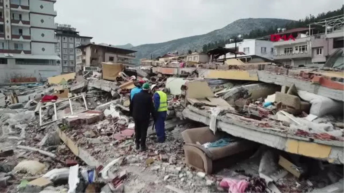 DEPREM BÖLGESİNDE İNCELEME YAPAN UZMANLAR \'NERVÜRLÜ\' DEMİRE DİKKAT ÇEKTİ