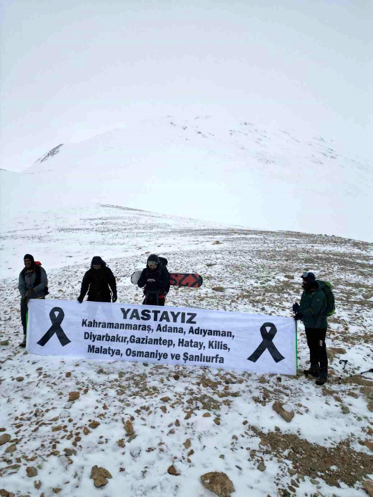 Depremde hayatını kaybedenler anısına tırmanış
