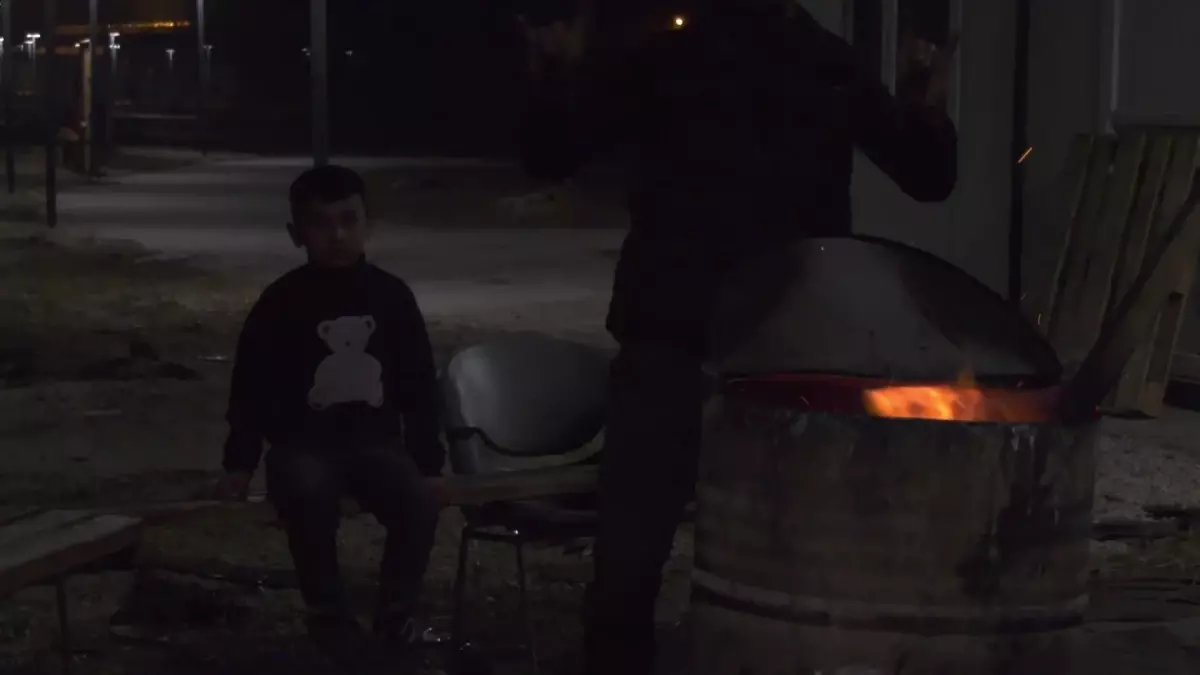 Elbistan\'daki Çadırkentte Yaşayan Vatandaşlar: Altı Su, Önü Su, Arkası Su… Çadırda Hayat Yok