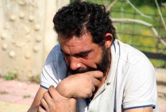 Evi yanan 4 çocuk babasının gözyaşları yürekleri dağladı